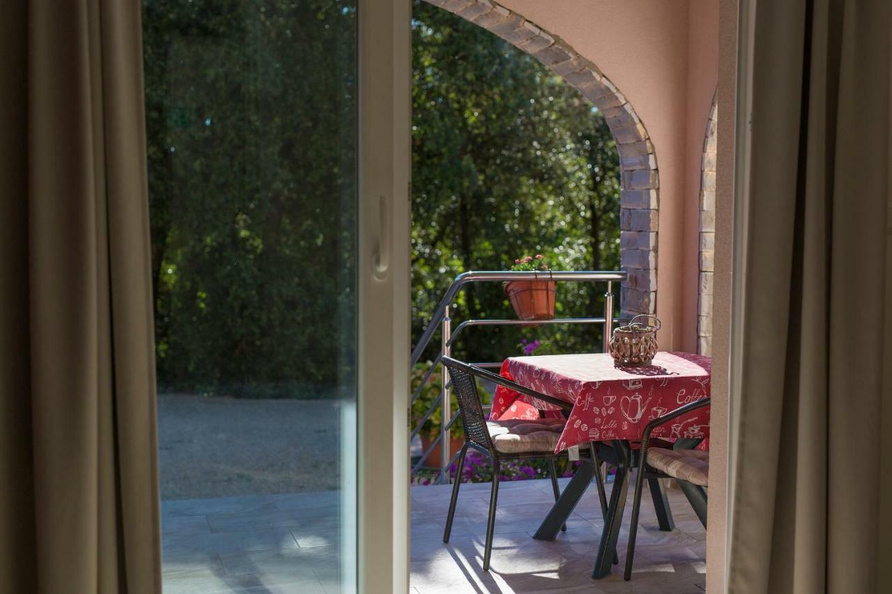 Stela Apartamento Pinezići Exterior foto