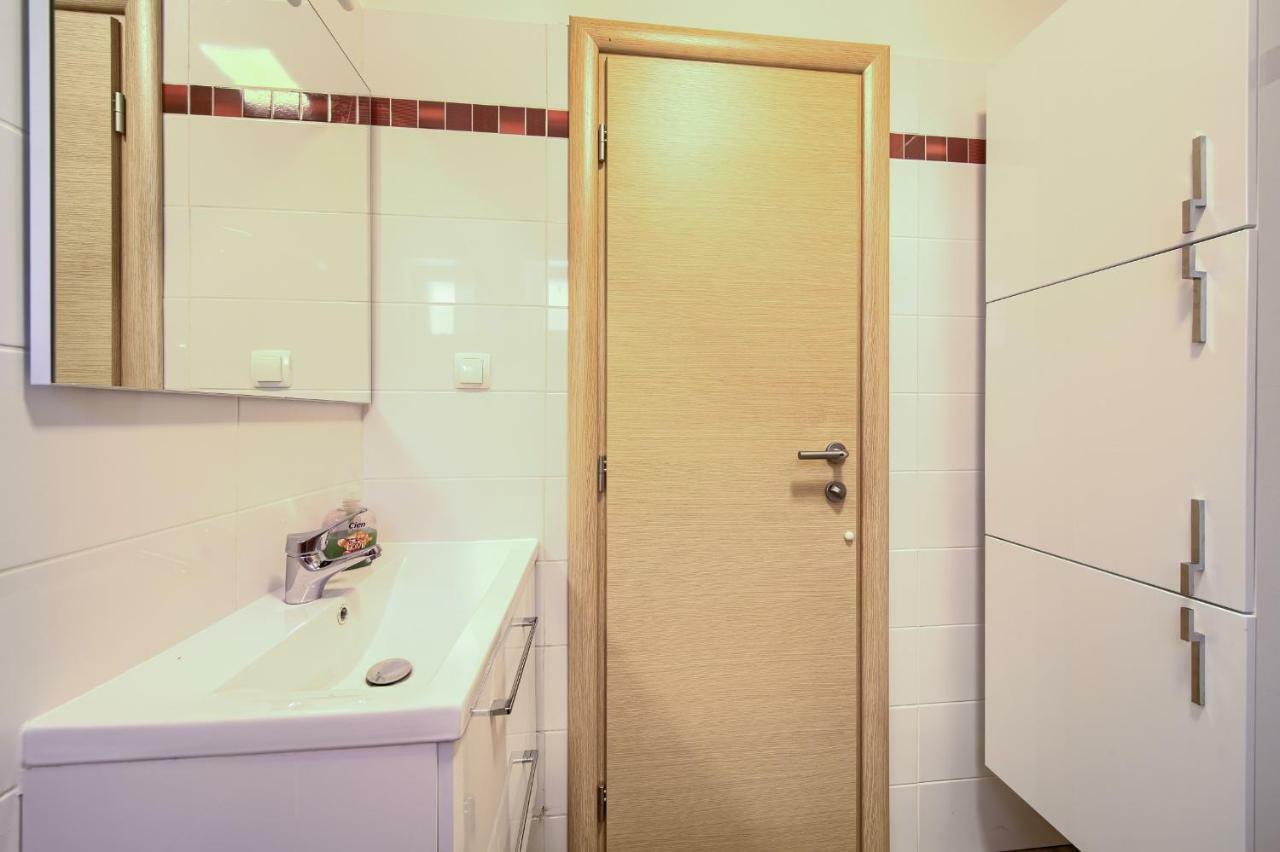 Stela Apartamento Pinezići Exterior foto
